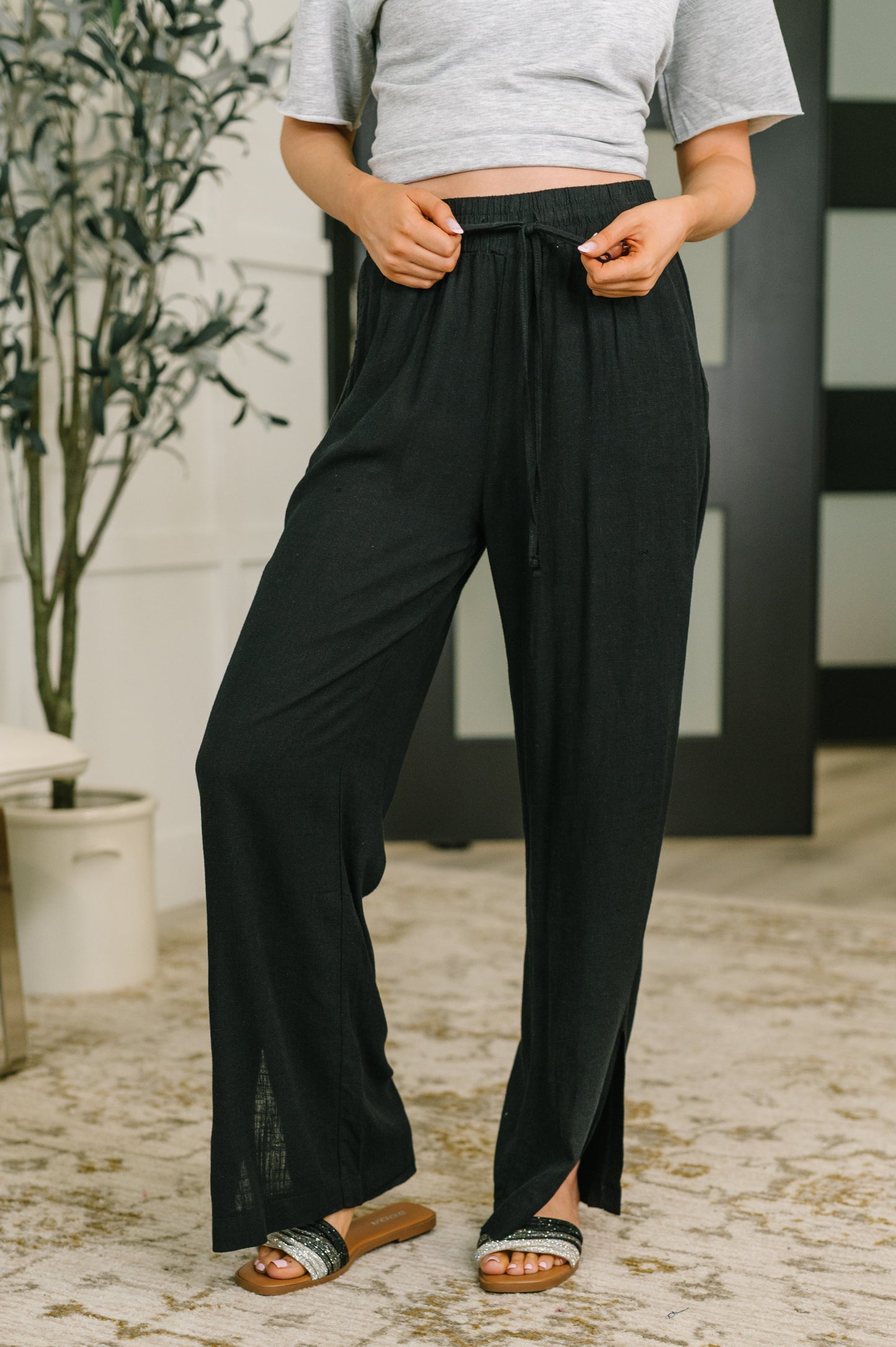 Essential Feeling Straight Leg Lounge Pants in Light in Black