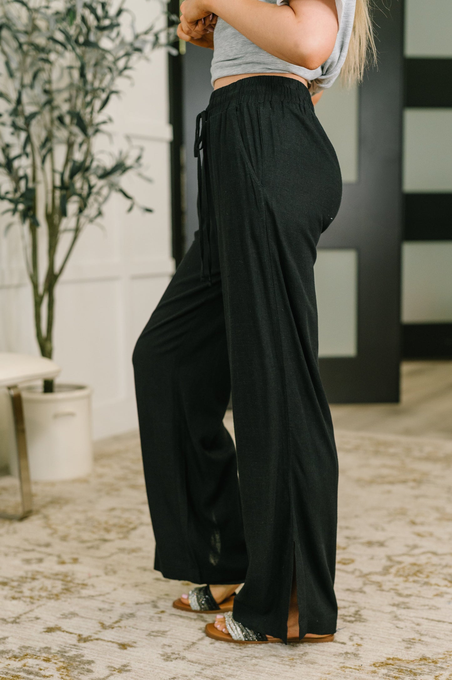 Essential Feeling Straight Leg Lounge Pants in Light in Black