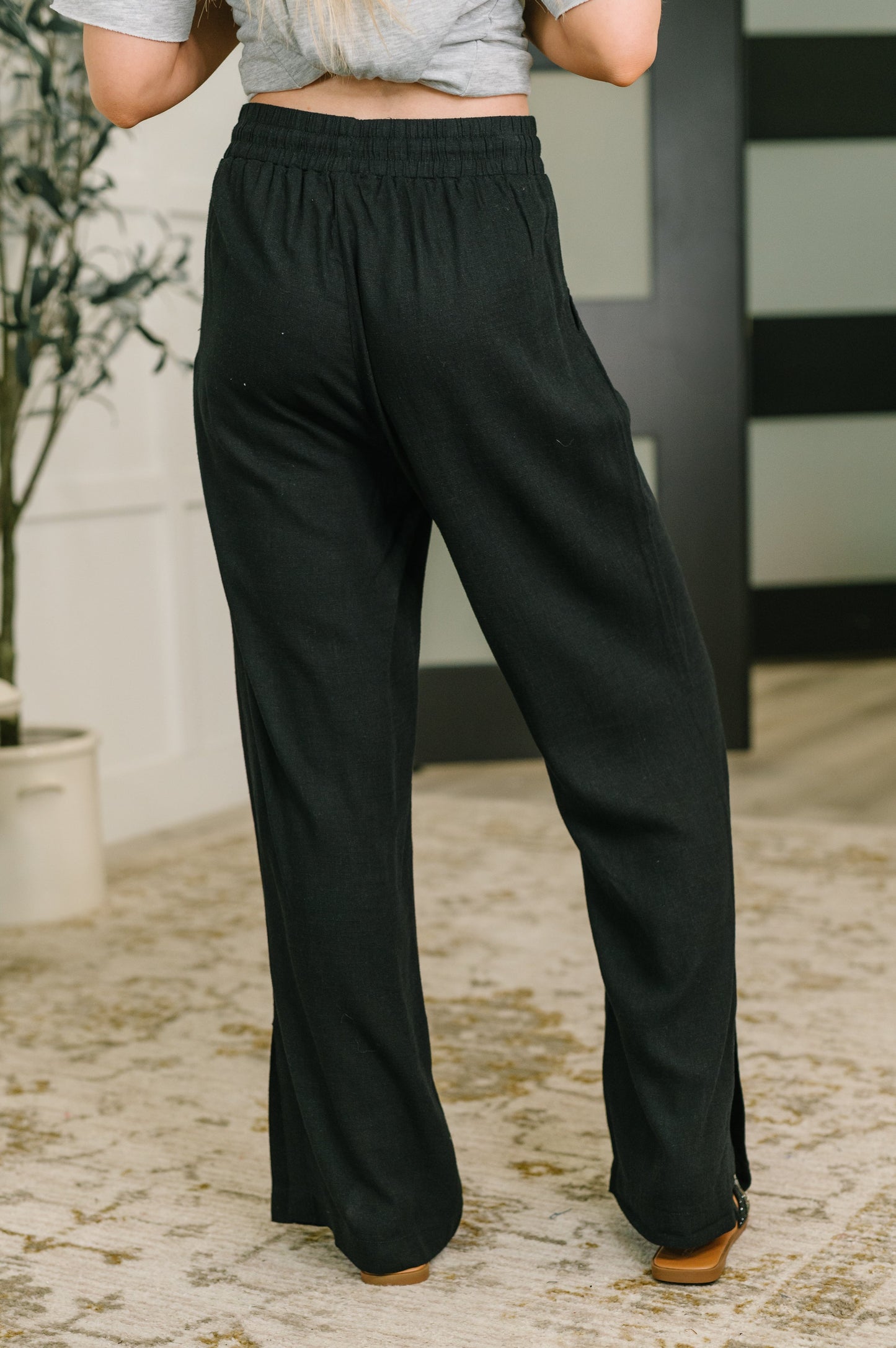 Essential Feeling Straight Leg Lounge Pants in Light in Black